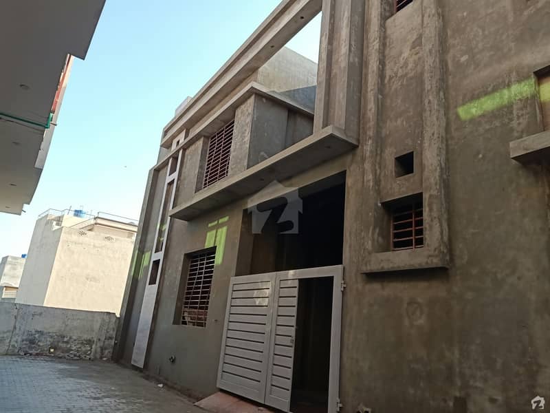 بادشاھی روڈ گجرات میں 5 کمروں کا 5 مرلہ مکان 1.35 کروڑ میں برائے فروخت۔