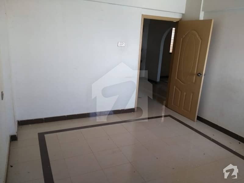Well Maintained 2 Bed Dd Apartment For Sale On Main University Road