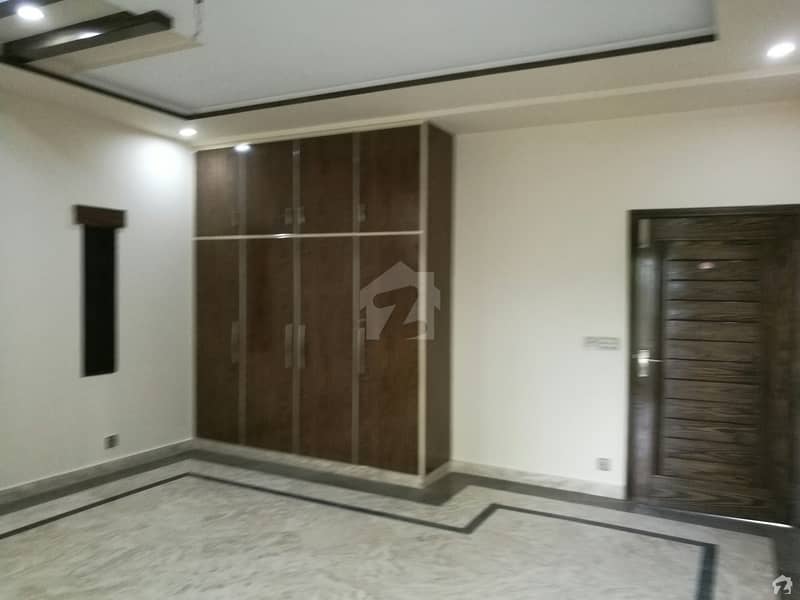 پی جی ای سی ایچ ایس فیز 1 پنجاب گورنمنٹ ایمپلائیز سوسائٹی لاہور میں 5 کمروں کا 10 مرلہ مکان 2.2 کروڑ میں برائے فروخت۔