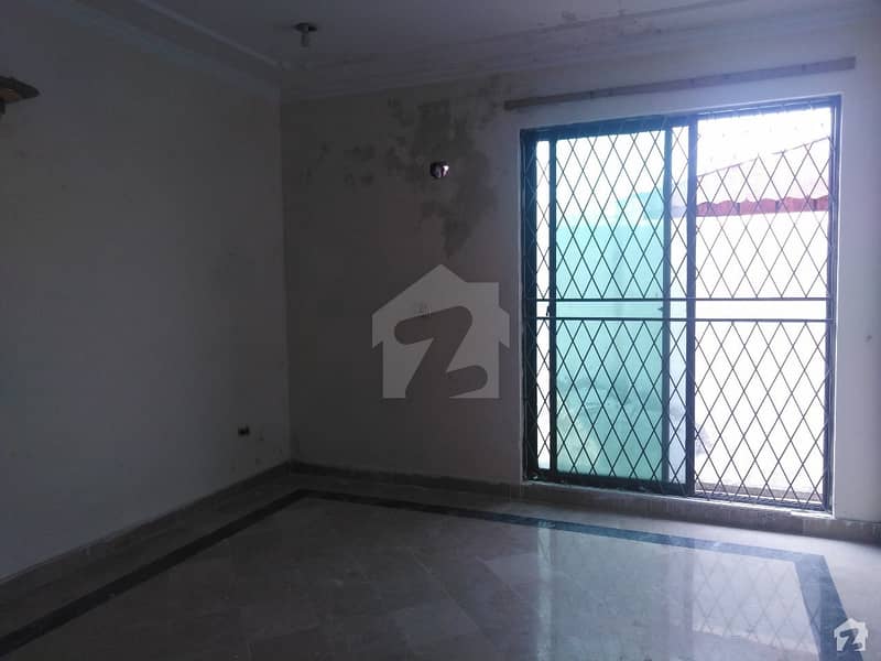 ماڈل ٹاؤن لاہور میں 5 کمروں کا 2 کنال مکان 2.4 لاکھ میں کرایہ پر دستیاب ہے۔