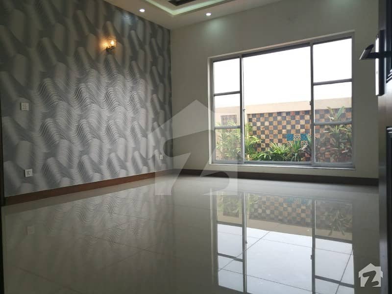 3 YEAR OLD HOUSE CONSISTING ON 5 BEDROOM DD TV LOUNGE TILED FLOORING MARVELOUS LOCATION ORIGINAL PICTURES CLOSE TO COMMERCIAL AREA  MASJID