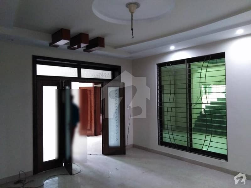1 Kanal Tile Floor House Is Available For Rent
