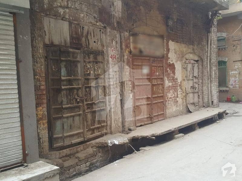 مری روڈ راولپنڈی میں 4 کمروں کا 8 مرلہ مکان 3.7 کروڑ میں برائے فروخت۔