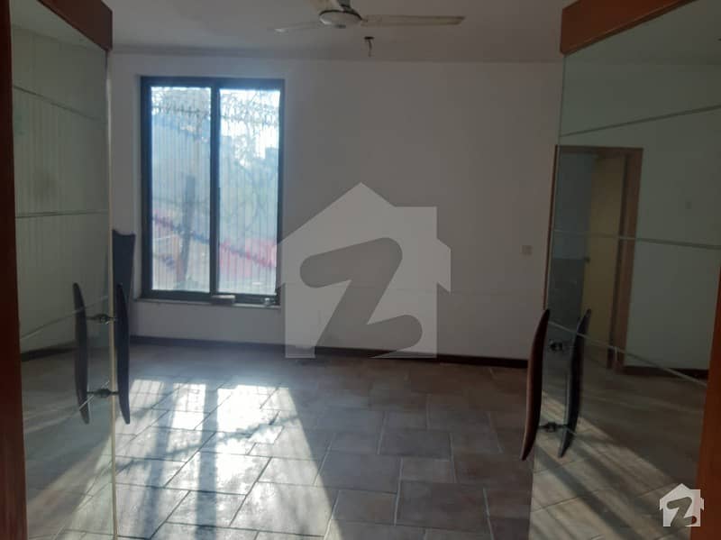 Gulberg 9 Marla Independent House With Basement For Rent