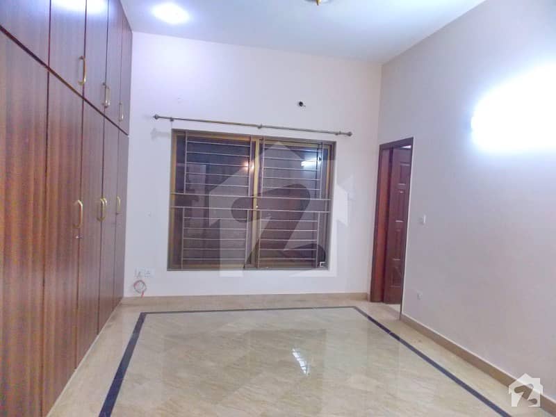 10 Marla Beautiful House For Rent In Phase 6 Dha Lahore