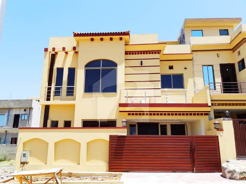 بحریہ ٹاؤن فیز 8 بحریہ ٹاؤن راولپنڈی راولپنڈی میں 5 کمروں کا 7 مرلہ مکان 1.4 کروڑ میں برائے فروخت۔