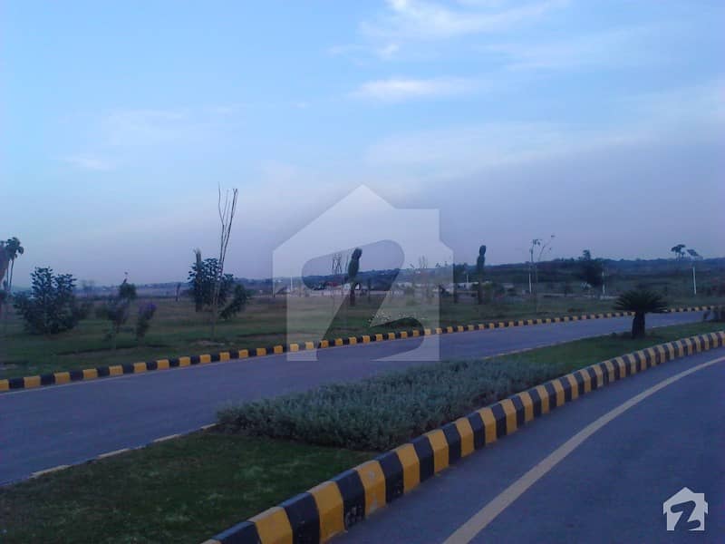 Gulberg Business Square 40x40 Commercial Main Corner Plot 20 Feet Extra Land Paid  Ideal Location Plot For Sale