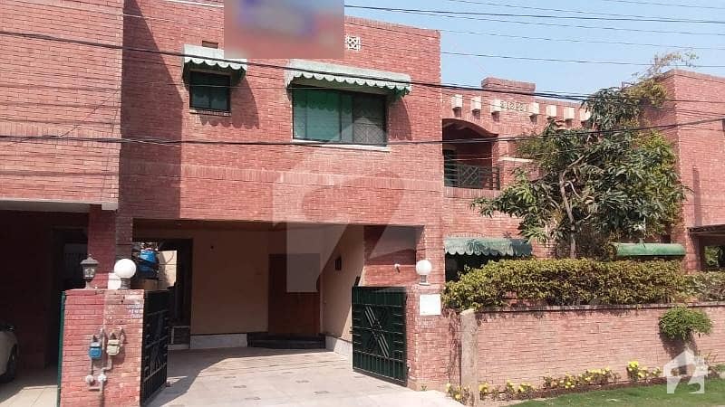 فورٹ ولاز لاہور میں 4 کمروں کا 10 مرلہ مکان 2.25 کروڑ میں برائے فروخت۔