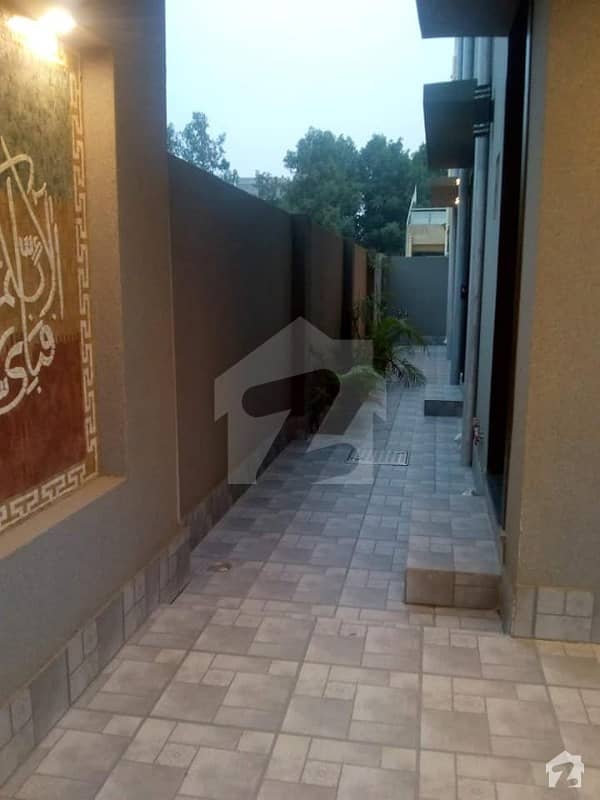 10 Marla House Available In Oversease B Bahria Town Lahore