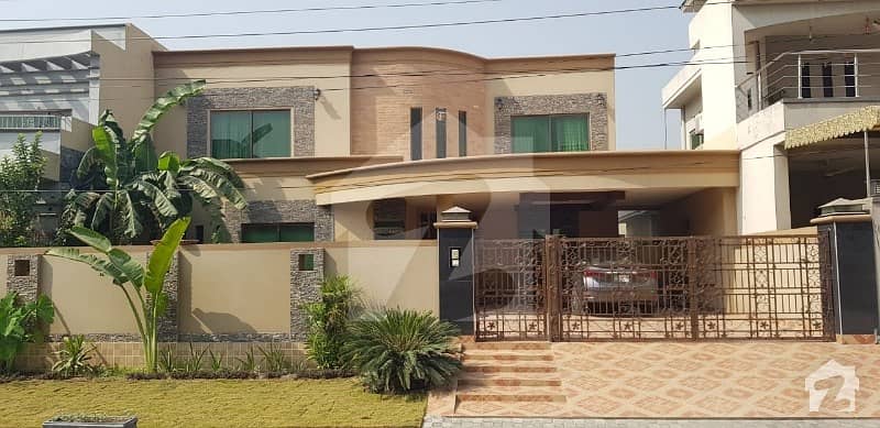 1 Kanal Slightly Used House Near Ucp Is Available For Sale