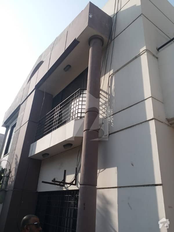 کلفٹن ۔ بلاک 7 کلفٹن کراچی میں 5 کمروں کا 10 مرلہ مکان 2.5 لاکھ میں کرایہ پر دستیاب ہے۔