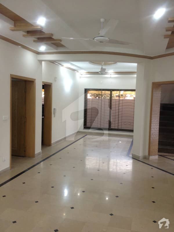 10 Marla Like New Full House For Rent In Bahria Town Lahore
