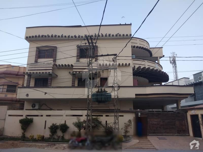 گلشن سحر حیدر آباد میں 6 کمروں کا 13 مرلہ مکان 5 کروڑ میں برائے فروخت۔