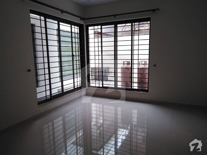 E11 Out Class Location Brand New Ground Portion For Rent