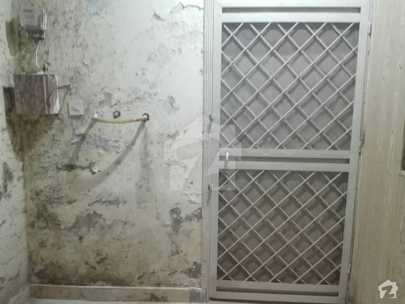 مسلم ٹاؤن لاہور میں 2 کمروں کا 3 مرلہ فلیٹ 38 لاکھ میں برائے فروخت۔