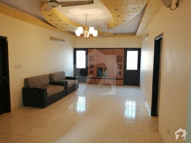 Specious Full Floor 3 Bed D/D  Apartment Available For Rent