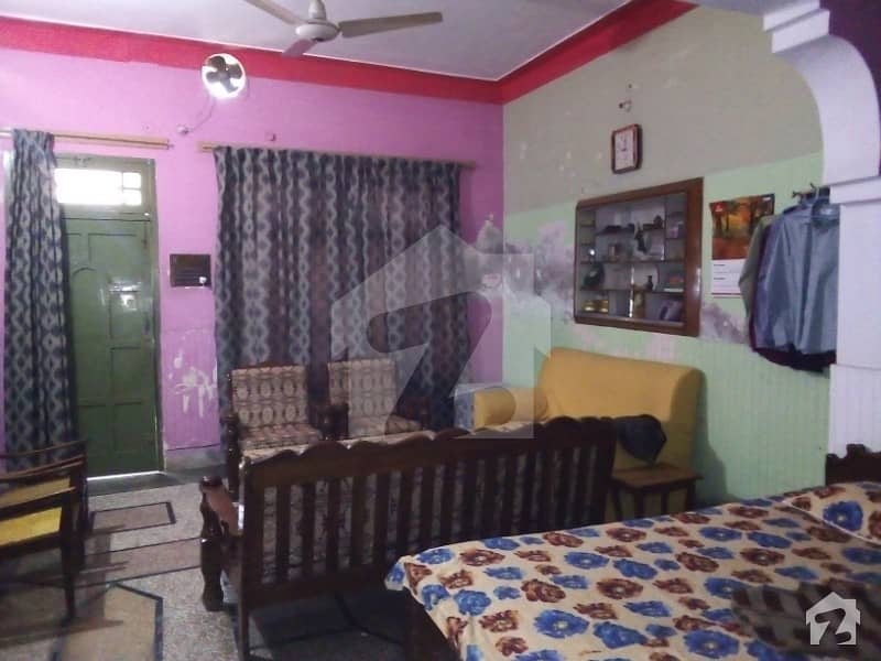 گوجارا روڈ جھنگ میں 9 کمروں کا 8 مرلہ مکان 70 لاکھ میں برائے فروخت۔