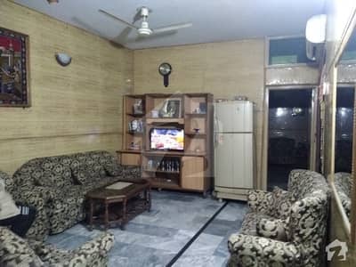 شاہ تاج کالونی لاہور میں 2 کمروں کا 10 مرلہ بالائی پورشن 35 ہزار میں کرایہ پر دستیاب ہے۔