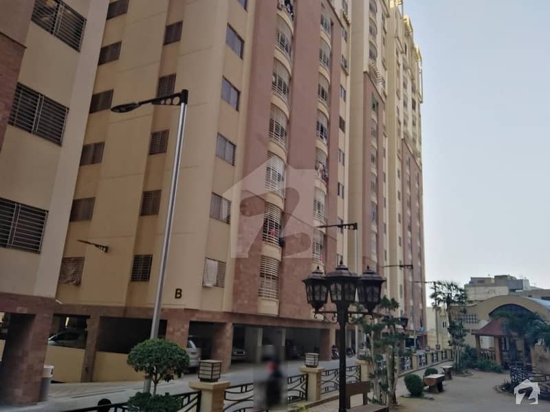 گلشنِ اقبال ٹاؤن کراچی میں 4 کمروں کا 8 مرلہ فلیٹ 1.65 کروڑ میں برائے فروخت۔