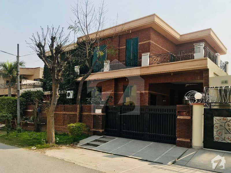 ڈی ایچ اے فیز 4 ڈیفنس (ڈی ایچ اے) لاہور میں 4 کمروں کا 10 مرلہ مکان 2.4 کروڑ میں برائے فروخت۔