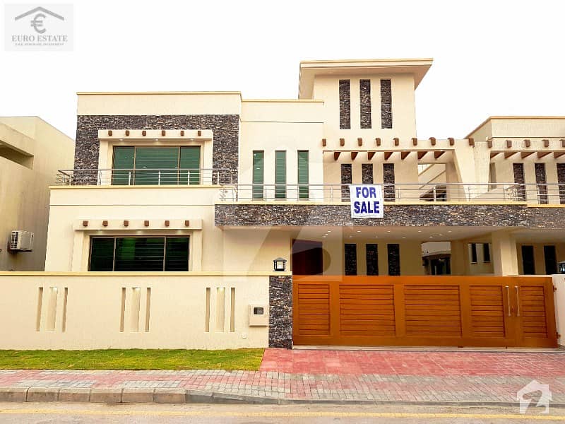 Amazing 1 Kanal 5 Bed House For Sale