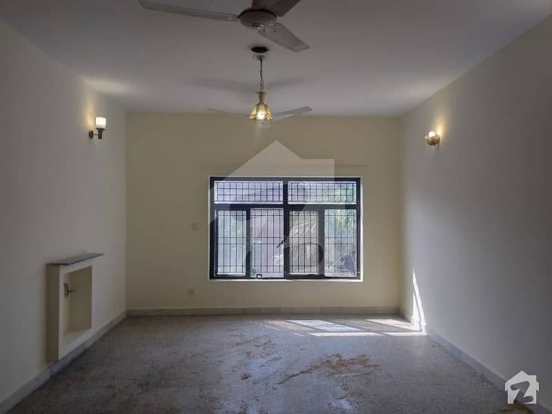 ایف ۔ 11/3 ایف ۔ 11 اسلام آباد میں 7 کمروں کا 1 کنال مکان 1.75 لاکھ میں کرایہ پر دستیاب ہے۔