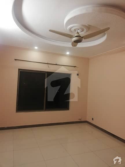Beautiful One Kanal Upper Portion For Rent