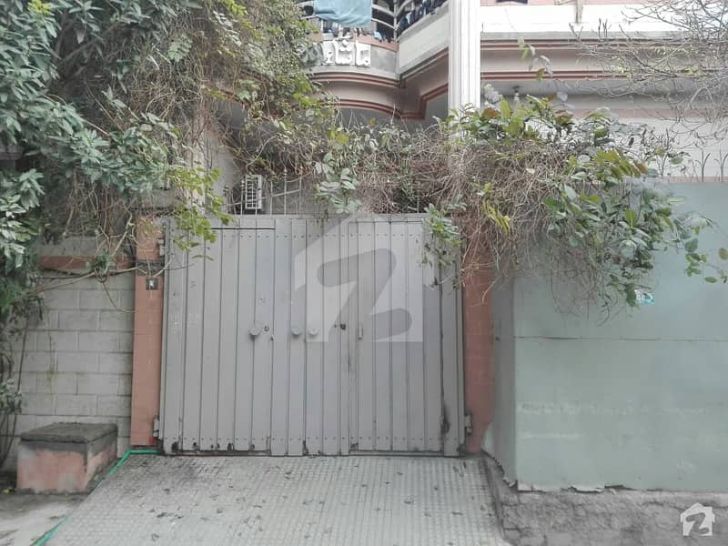 جھنگ روڈ فیصل آباد میں 5 کمروں کا 6 مرلہ مکان 1.1 کروڑ میں برائے فروخت۔