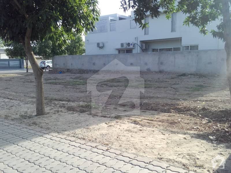 Excellent Location Plot Between Houses For Sale