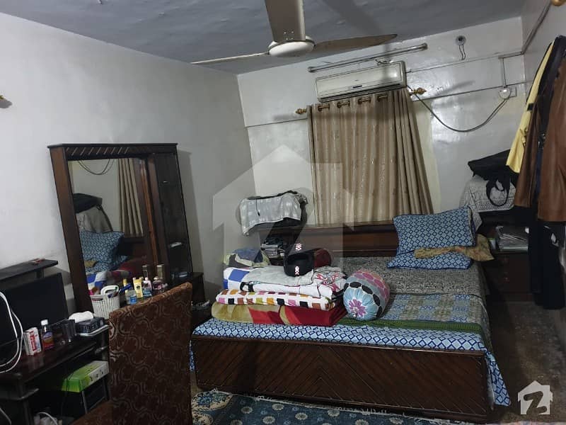 72 Sq Yard Flat For Sale Opposite Lucky One Mall