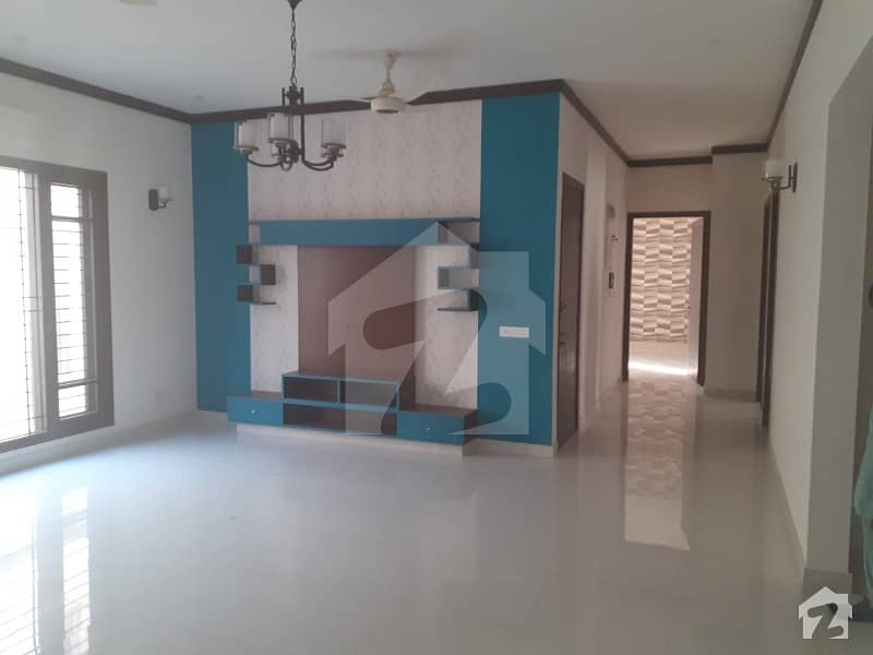 3 Bed Drawing Dinning With Servant Quarter Portion Is Available On Rent