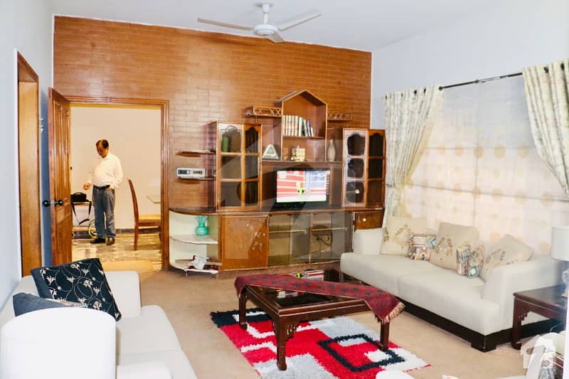 ڈی ایچ اے فیز 3 ڈیفنس (ڈی ایچ اے) لاہور میں 3 کمروں کا 1 کنال بالائی پورشن 95 ہزار میں کرایہ پر دستیاب ہے۔