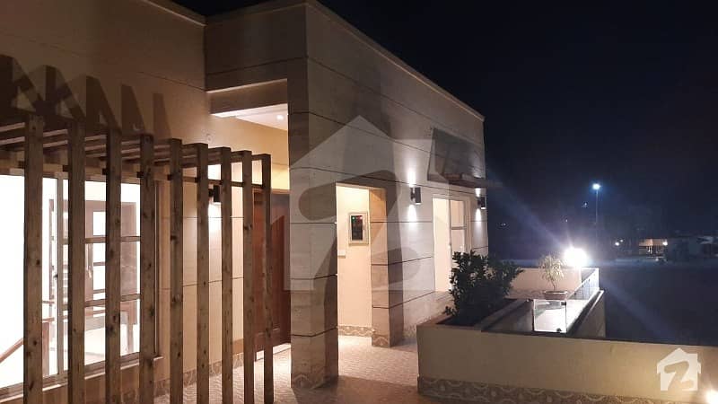عبداللہ گارڈنز ایسٹ کینال روڈ کینال روڈ فیصل آباد میں 5 کمروں کا 1 کنال مکان 5.5 کروڑ میں برائے فروخت۔