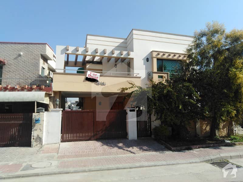 10 Marla Beautiful Upper Portion For Rent In Bahria Town Phase 3
