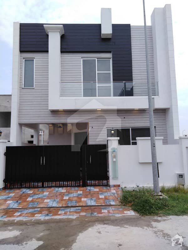 10 Marla Luxury Bungalow For Sale Near Park Commercial Owner Needy 10 Marla Luxury Bungalow For Sale Near Park Commercial Owner Needy