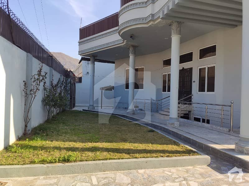Triple Storey With 7 Bed Room House For Sale