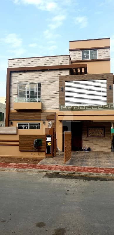 بحریہ ٹاؤن ٹیولپ بلاک بحریہ ٹاؤن سیکٹر سی بحریہ ٹاؤن لاہور میں 5 کمروں کا 10 مرلہ مکان 2 کروڑ میں برائے فروخت۔