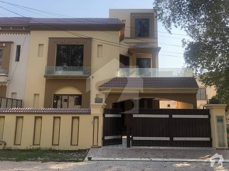 10 Marla House with Basement available for rent Sector C