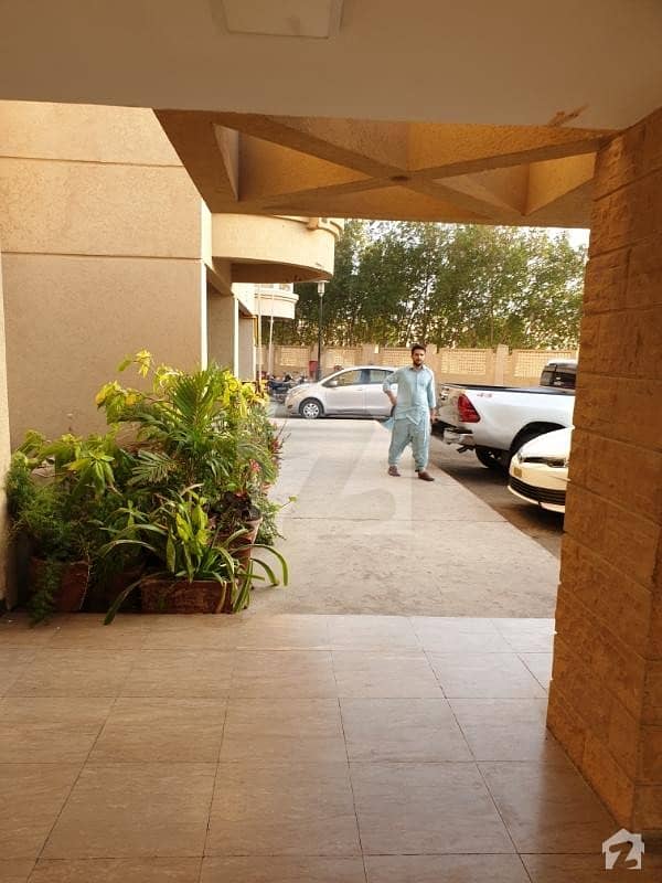 کریک وسٹا ڈی ایچ اے فیز 8 ڈی ایچ اے کراچی میں 4 کمروں کا 16 مرلہ فلیٹ 1.9 لاکھ میں کرایہ پر دستیاب ہے۔