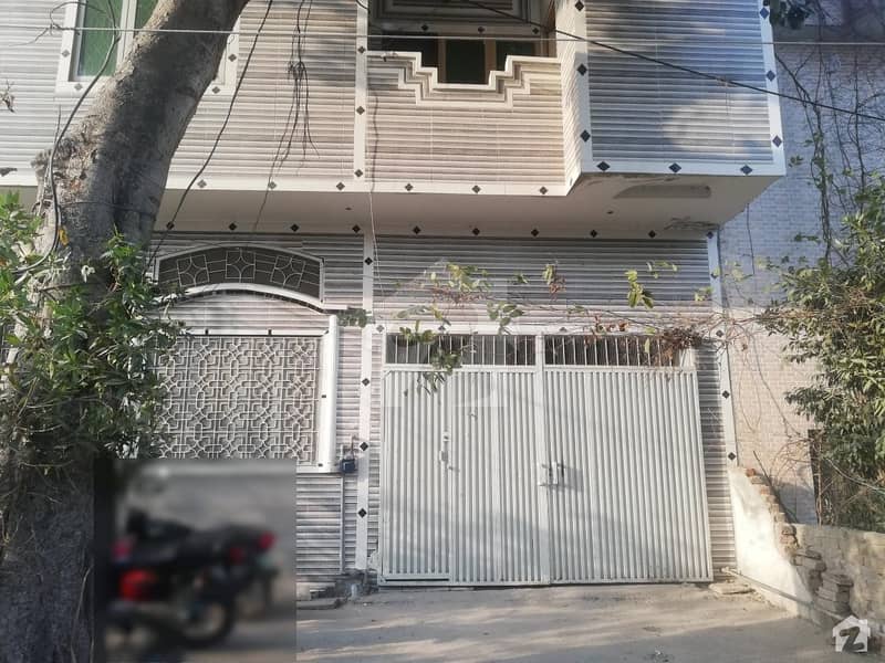 مسلم آباد مین کینال بینک روڈ لاہور میں 6 مرلہ مکان 1.4 کروڑ میں برائے فروخت۔