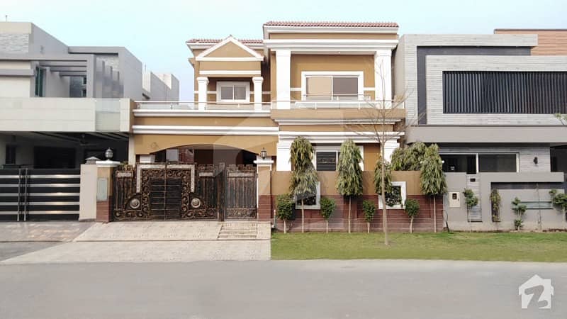 ڈی ایچ اے فیز 6 - بلاک ڈی فیز 6 ڈیفنس (ڈی ایچ اے) لاہور میں 5 کمروں کا 10 مرلہ مکان 2.8 کروڑ میں برائے فروخت۔