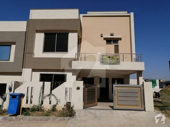 بحریہ ٹاؤن فیز 8 بحریہ ٹاؤن راولپنڈی راولپنڈی میں 5 کمروں کا 7 مرلہ مکان 1.36 کروڑ میں برائے فروخت۔