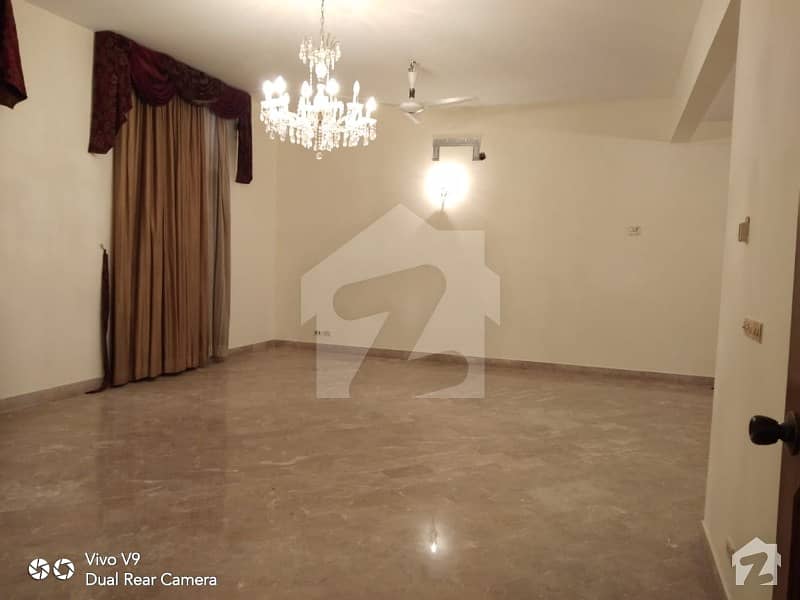 500 Yards  Bungalow In Mujahid Streets   Is Available For Sale