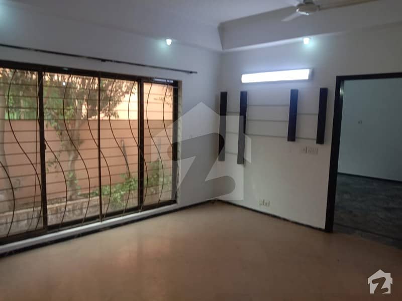 Near Park 10 Marla House For Rent At Prime Location