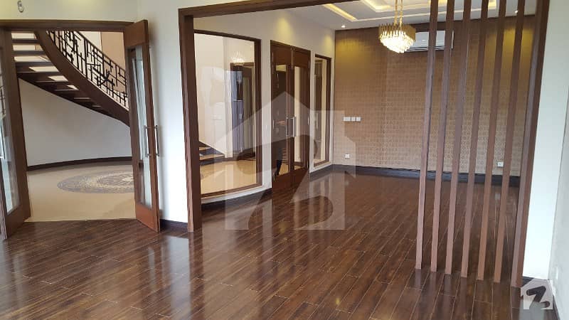 KANAL SLIGHTLY USED DOUBLE UNIT BUNGALOW FOR SALE IN DHA PHASE 4