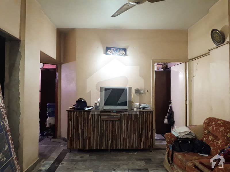 ایم اے جناح روڈ کراچی میں 3 کمروں کا 8 مرلہ فلیٹ 80 لاکھ میں برائے فروخت۔