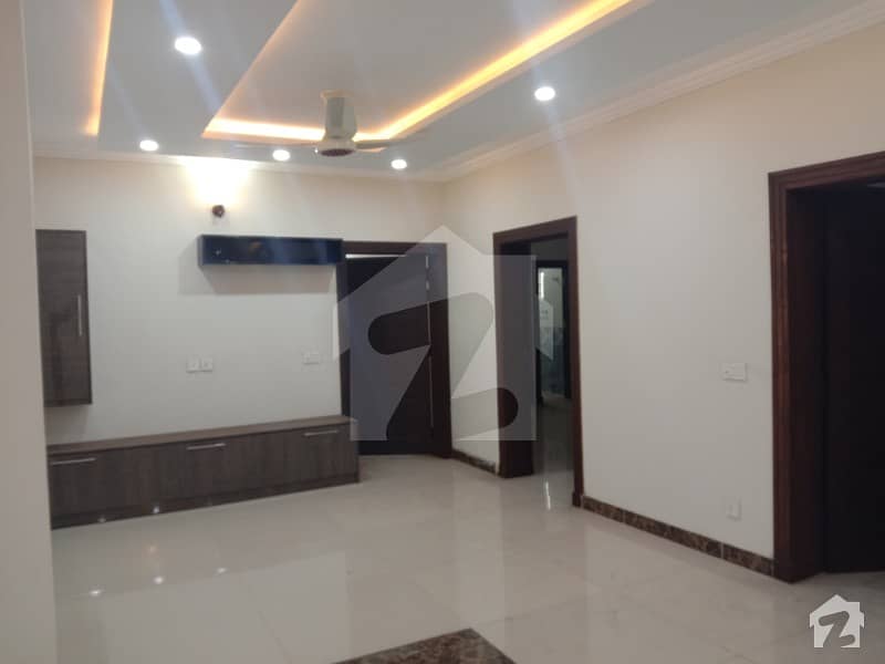 1 Kanal House Lower Portion Basement House Very Near To DHA Avenue For Rent