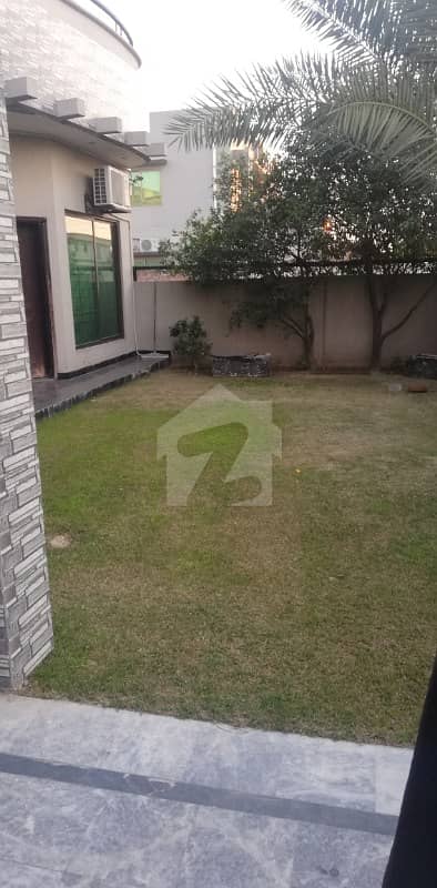 این ایف سی 1 - بلاک سی (این ای) این ایف سی 1 لاہور میں 3 کمروں کا 1 کنال مکان 2.4 کروڑ میں برائے فروخت۔