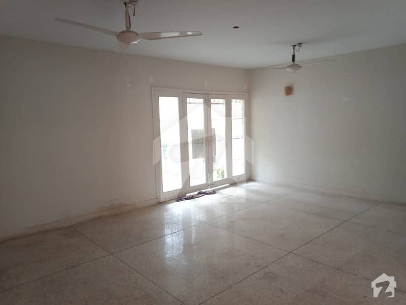 250 Yards Town House For Rent In Clifton Block 5 Karachi
