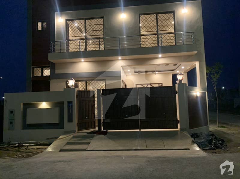 ڈی ایچ اے 9 ٹاؤن ۔ بلاک سی ڈی ایچ اے 9 ٹاؤن ڈیفنس (ڈی ایچ اے) لاہور میں 5 کمروں کا 6 مرلہ مکان 1.7 کروڑ میں برائے فروخت۔